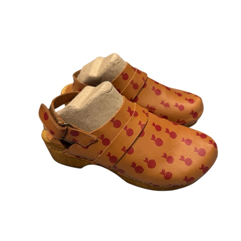 BOBO CHOSES Tan and Red Apple Print Kids Clogs - size 30EU (13C)